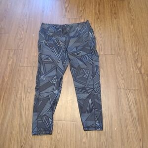 Old Navy Black & Gray Geometric Active Leggings